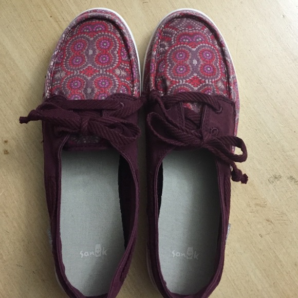Sanuk tie front loafers