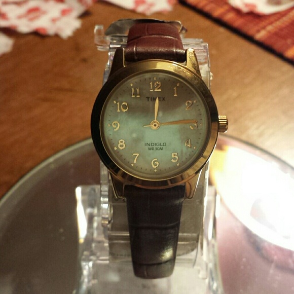 TIMEX GENUINE LEATHER & PEARL INDIGLO FACE WATCH