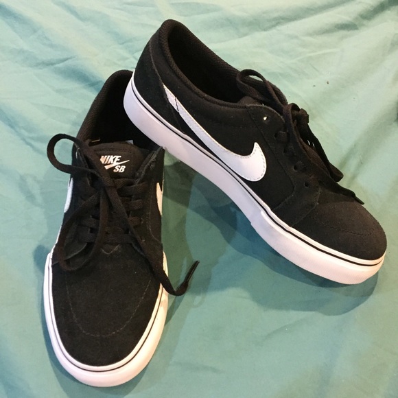 NIKE SB NWOT