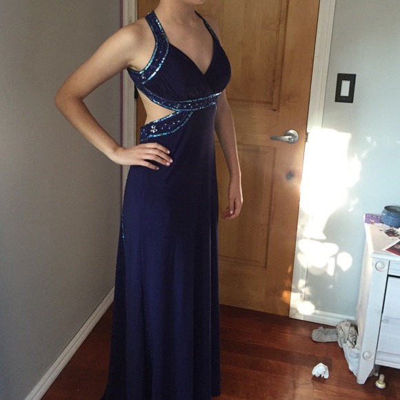 Long embroidered dress with open back