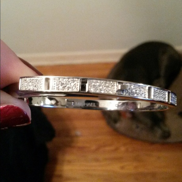 ❌SOLD❌MICHAEL KORS BANGLE BRACELET! ❤️NWOT