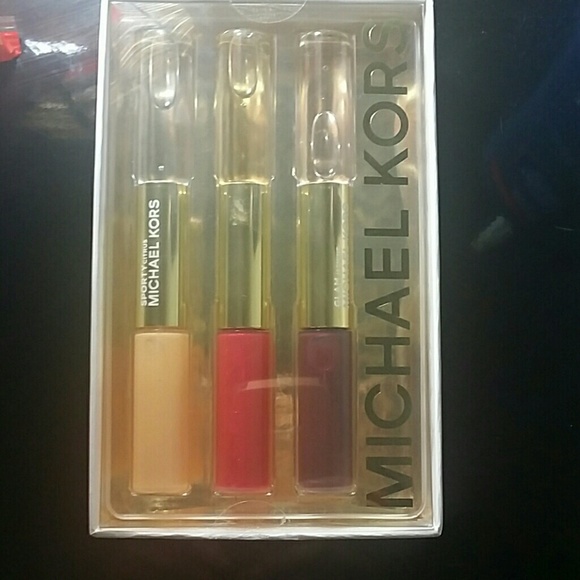 Michael Kors 3 piece set. HOLD