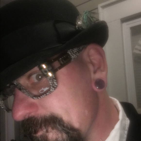 Meet your Posher, Keavan - Picture 2 of 3