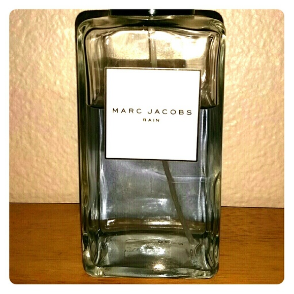 Marc Jacobs Rain perfume
