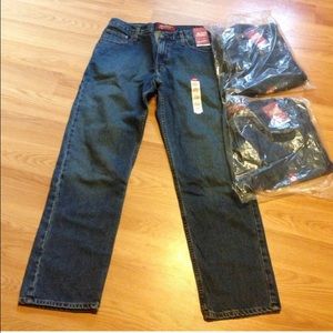 NWT! Men's Arizona jeans bundle.