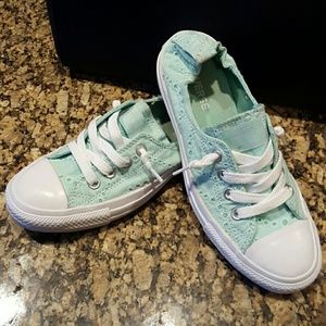 Mint colored eyelet lace converse!