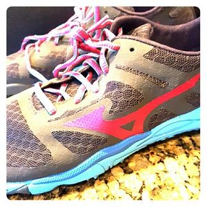 Mizuno dymamotionFit running shoe.