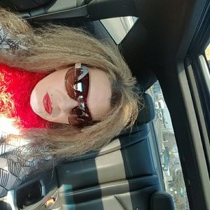 Meet your Posher, Leslie