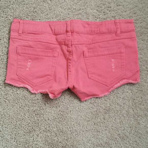 Pink shorts - Picture 2 of 2