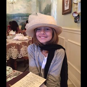 Meet your Posher, Laurie