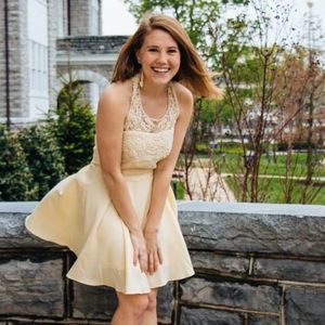 Meet your Posher, Lauren