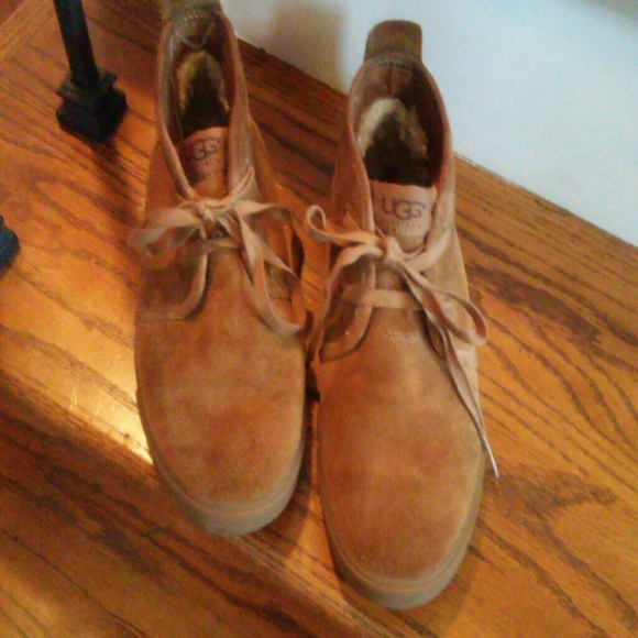 Boy's UGG short cut boots