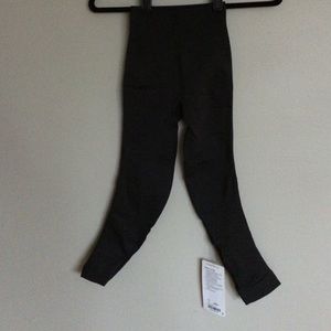 Lululemon Zone in Crop- black, size 2