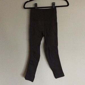 Lululemon Zone in Crop pants- Black, size 4