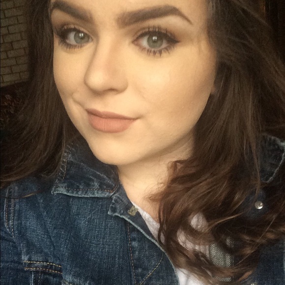 Meet your Posher, Nicole - Picture 1 of 1