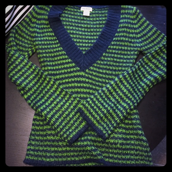 Cute sweater in great condition!