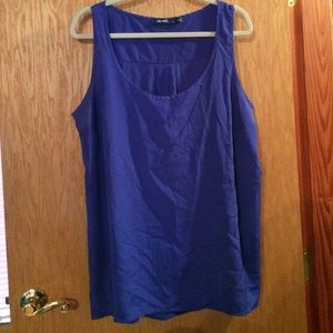 Long blue top. Great with leggings!!