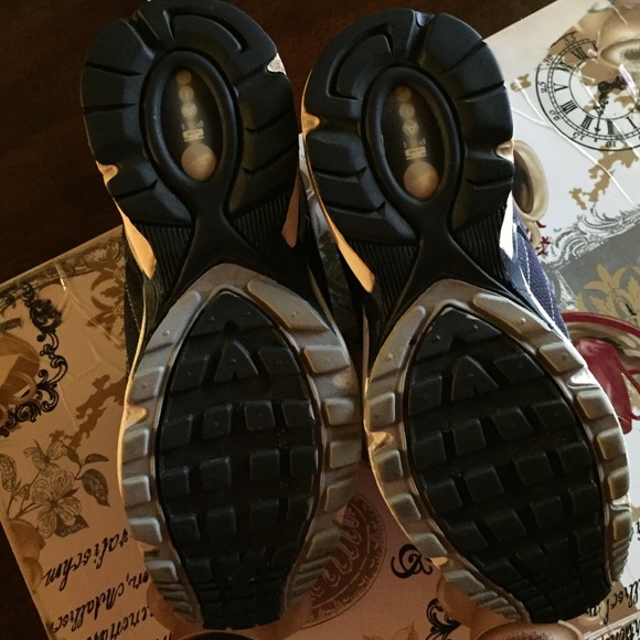 Shoes - Picture 2 of 3