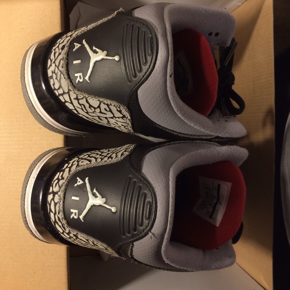 Air Jordan 3 Retro (GS) 2011 Release - Picture 2 of 4