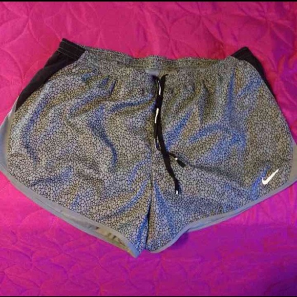 Nike running shorts NO COMMISION ON MER