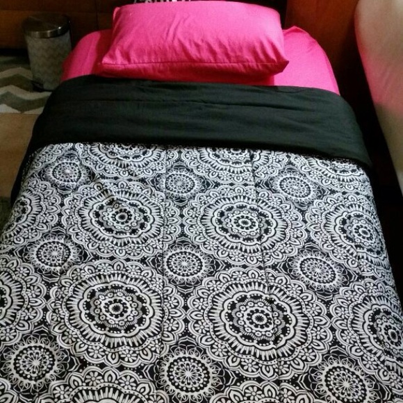 TWIN XL COMFORTER