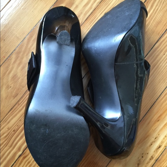 TAHARI Bow Heels - Picture 3 of 4