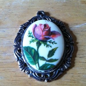 Vintage flower pendent