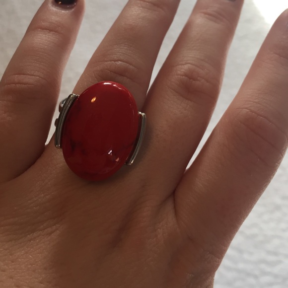 Red statement ring - Picture 2 of 2