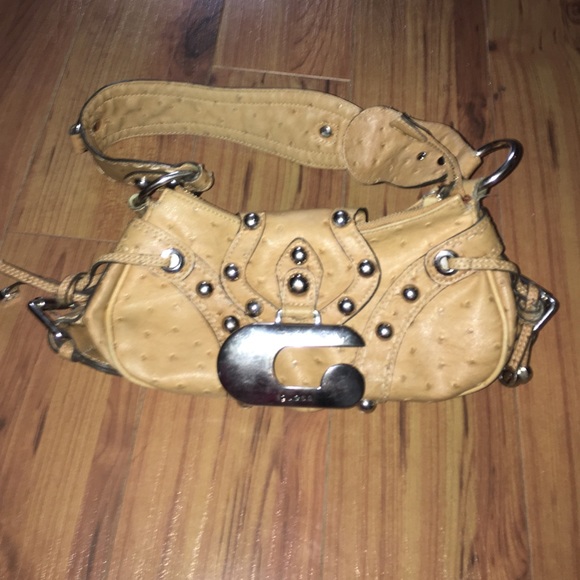 A guess purse