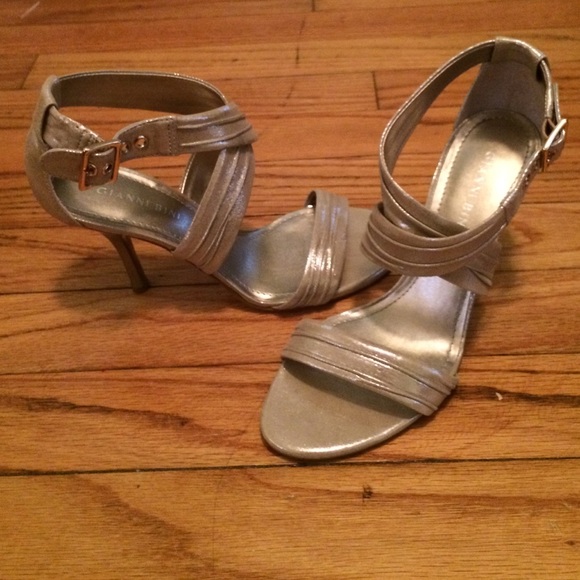 Gianni Bini EUC Gold heels size 7