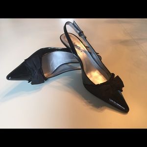 Ellen Tracy Patent Leather Bow Heel