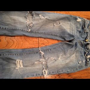 Super distressed skinny jeans