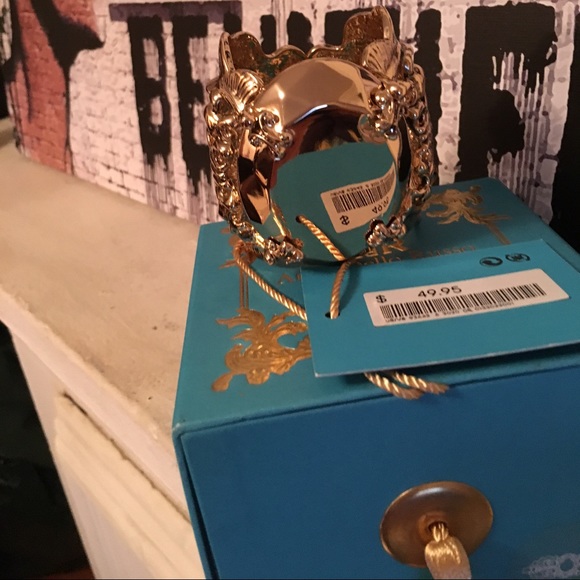 Anna Dello Russo cuff & Necklace