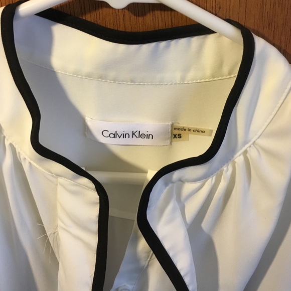 Women's blouse - Picture 2 of 3