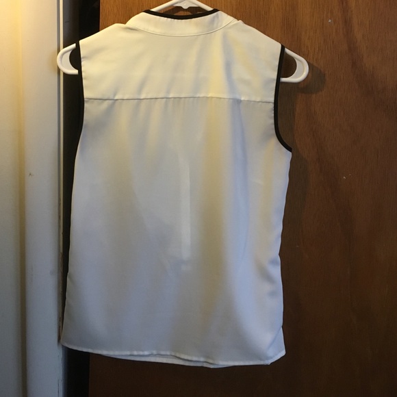 Women's blouse - Picture 3 of 3