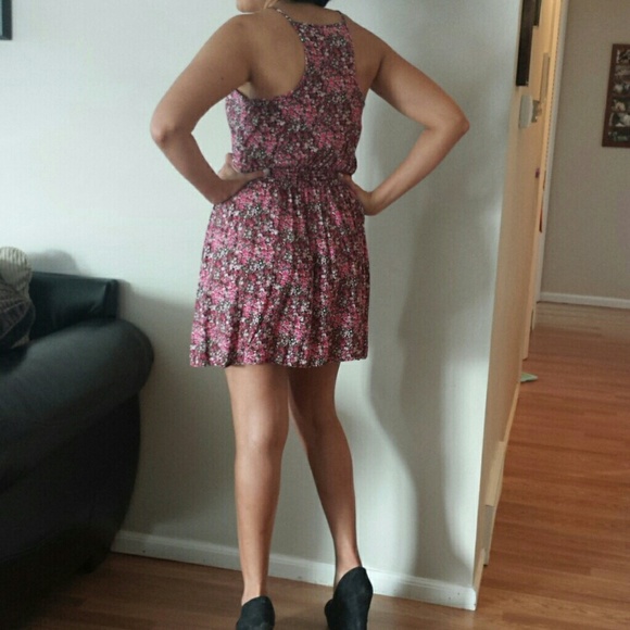 DONATED* 🌞 Floral Sundress - Picture 3 of 3