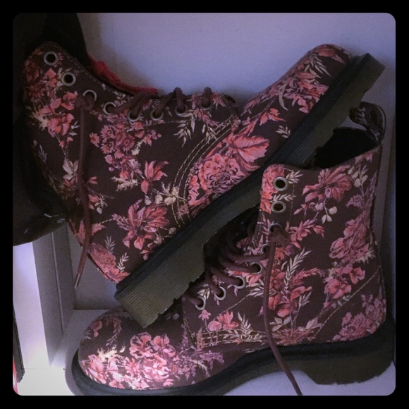 Unique Floral Dr martens 🌸🌺