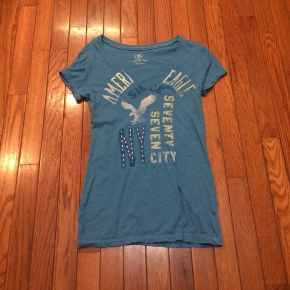 American Eagle V-neck