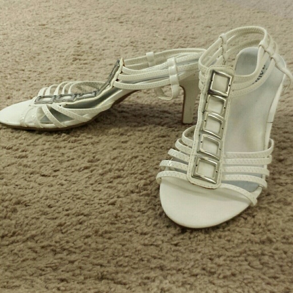 White heels - Picture 1 of 2