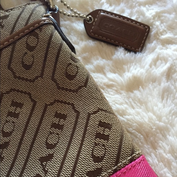 COACH CROSSBODY SOLD - Picture 2 of 4