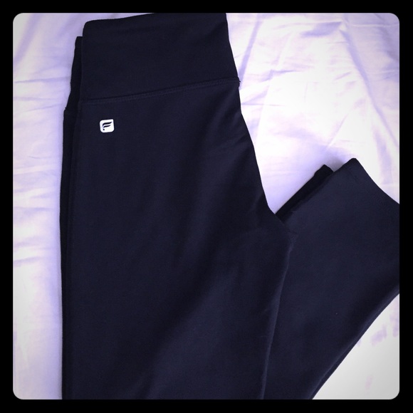 Fabletics crop with key holes