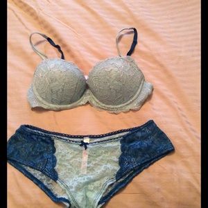 VS pink padded bra bonus free panties