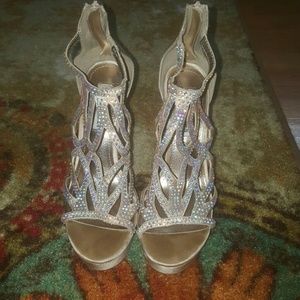 Beautiful  heels that goes with the dress.