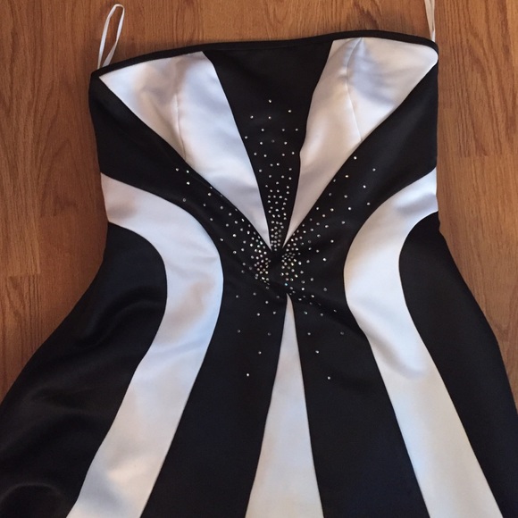 Stunning floor length Jessica McClintock gown - Picture 2 of 3