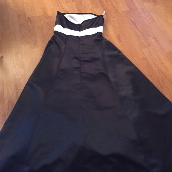 Stunning floor length Jessica McClintock gown - Picture 3 of 3