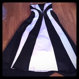 Stunning floor length Jessica McClintock gown