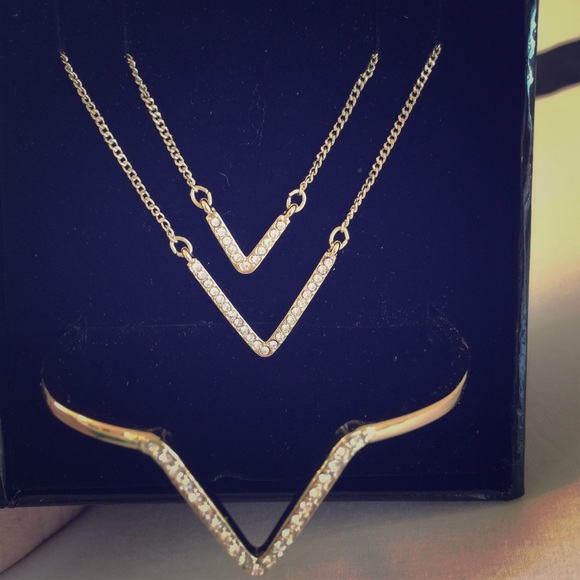 Victoria's Secret Necklace and Bracelet Set 🎀