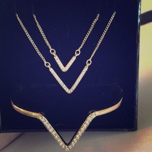 Victoria's Secret Necklace and Bracelet Set 🎀