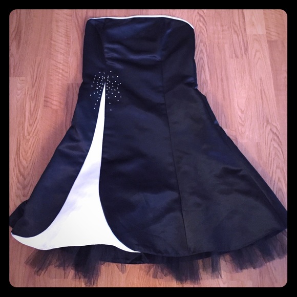 Fabulous black and white Jessica McClintock dress - Picture 1 of 4