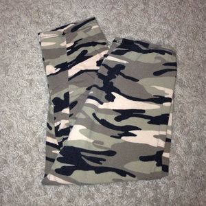 Camo crop leggings